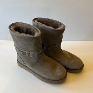 New Uggs size 9